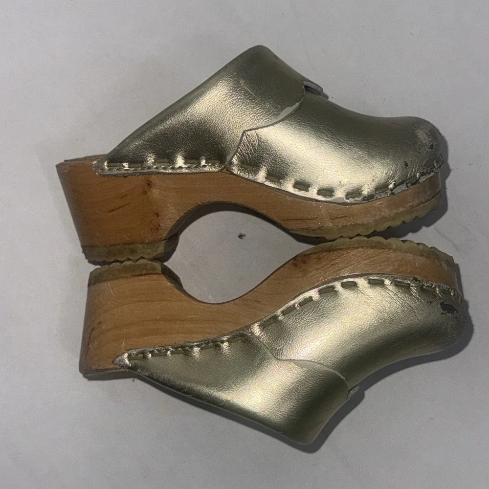 Sven Girls Swedish Made Gold‎ Metallic Leather Heart Wooden Bottom Clogs Size 23